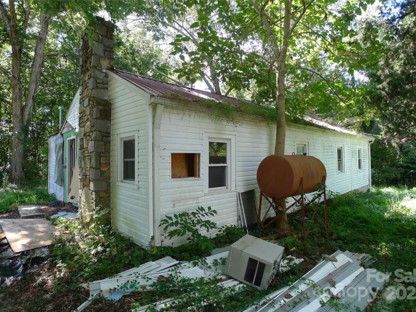 115 Arlington Avenue, Jonesville, NC 28642.  MLS# CAR4301626, YatesRealty ID 38381. 