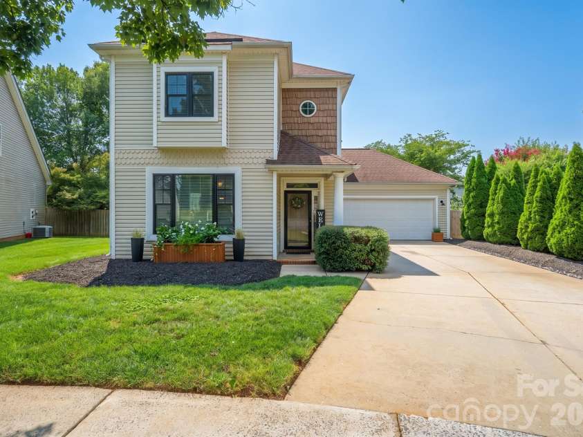 20452 Greenway Heights Drive, Cornelius, NC 28031.  MLS# CAR4410787, YatesRealty ID 38381. 