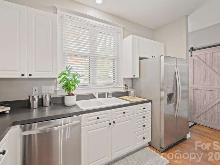 20452 Greenway Heights Drive, Cornelius, NC 28031.  MLS# CAR4410787, YatesRealty ID 38381. 