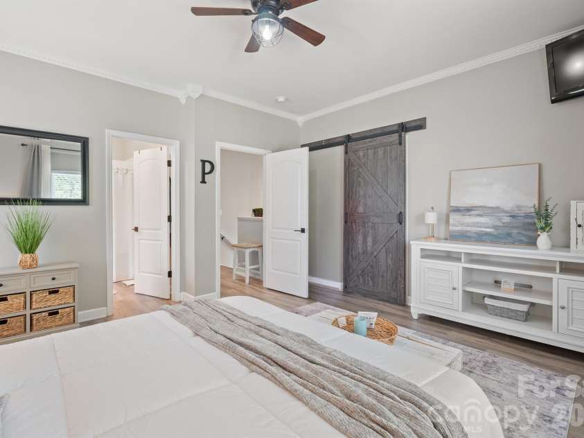 20452 Greenway Heights Drive, Cornelius, NC 28031.  MLS# CAR4410787, YatesRealty ID 38381. 