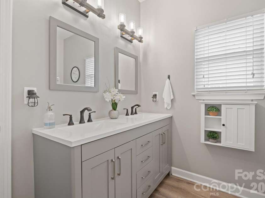 20452 Greenway Heights Drive, Cornelius, NC 28031.  MLS# CAR4410787, YatesRealty ID 38381. 