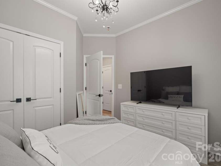 20452 Greenway Heights Drive, Cornelius, NC 28031.  MLS# CAR4410787, YatesRealty ID 38381. 