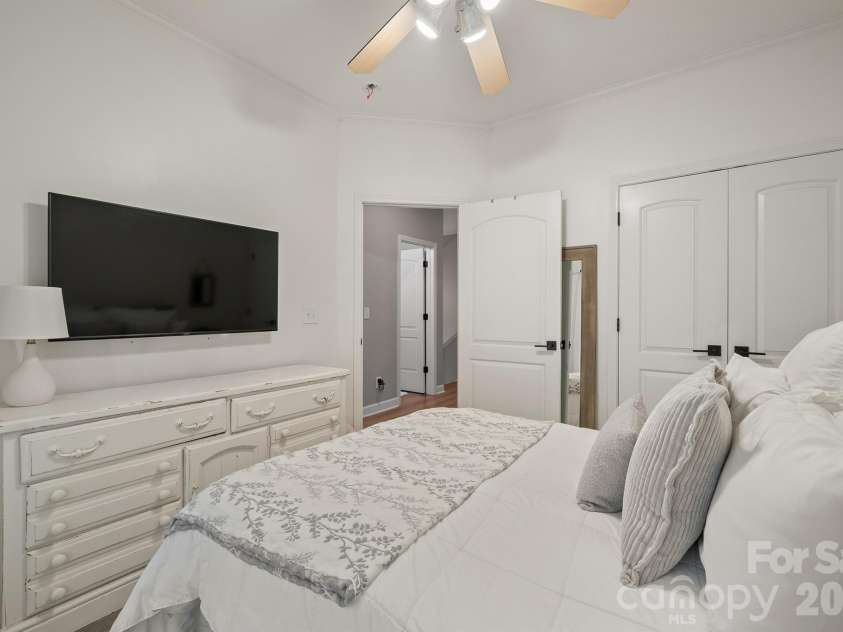 20452 Greenway Heights Drive, Cornelius, NC 28031.  MLS# CAR4410787, YatesRealty ID 38381. 