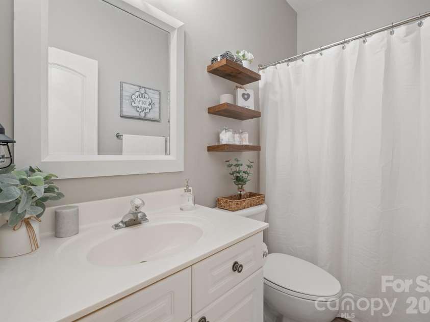 20452 Greenway Heights Drive, Cornelius, NC 28031.  MLS# CAR4410787, YatesRealty ID 38381. 