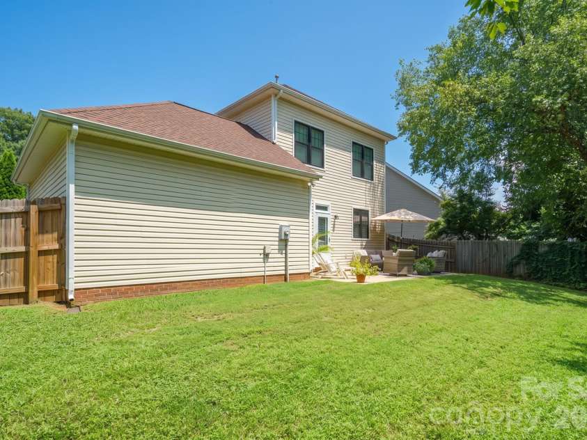 20452 Greenway Heights Drive, Cornelius, NC 28031.  MLS# CAR4410787, YatesRealty ID 38381. 