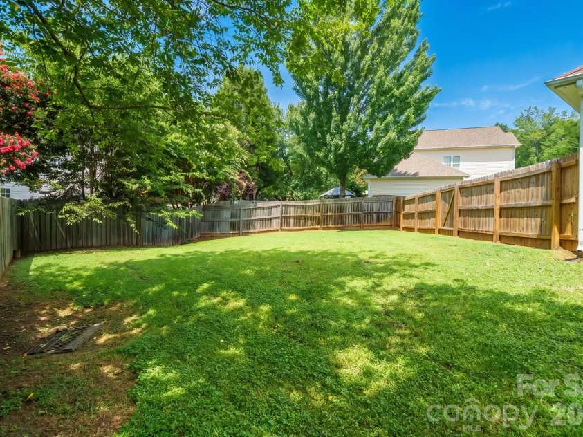 20452 Greenway Heights Drive, Cornelius, NC 28031.  MLS# CAR4410787, YatesRealty ID 38381. 