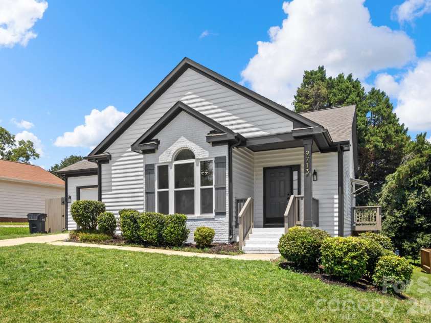 9713 Pernell Lane, Charlotte, NC 28213.  MLS# CAR4403885, YatesRealty ID 38387. 