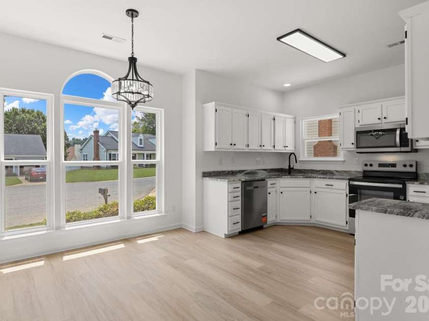 9713 Pernell Lane, Charlotte, NC 28213.  MLS# CAR4403885, YatesRealty ID 38387. 