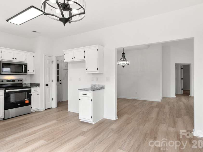 9713 Pernell Lane, Charlotte, NC 28213.  MLS# CAR4403885, YatesRealty ID 38387. 