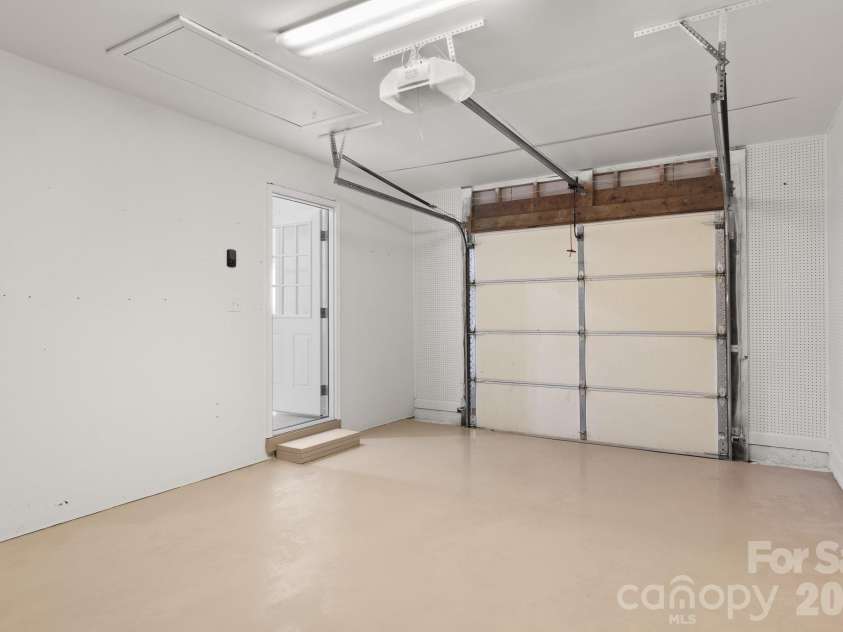 9713 Pernell Lane, Charlotte, NC 28213.  MLS# CAR4403885, YatesRealty ID 38387. 