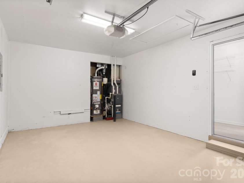 9713 Pernell Lane, Charlotte, NC 28213.  MLS# CAR4403885, YatesRealty ID 38387. 
