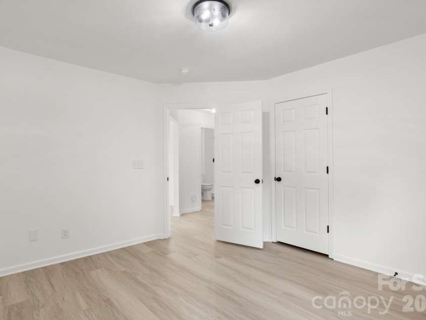 9713 Pernell Lane, Charlotte, NC 28213.  MLS# CAR4403885, YatesRealty ID 38387. 