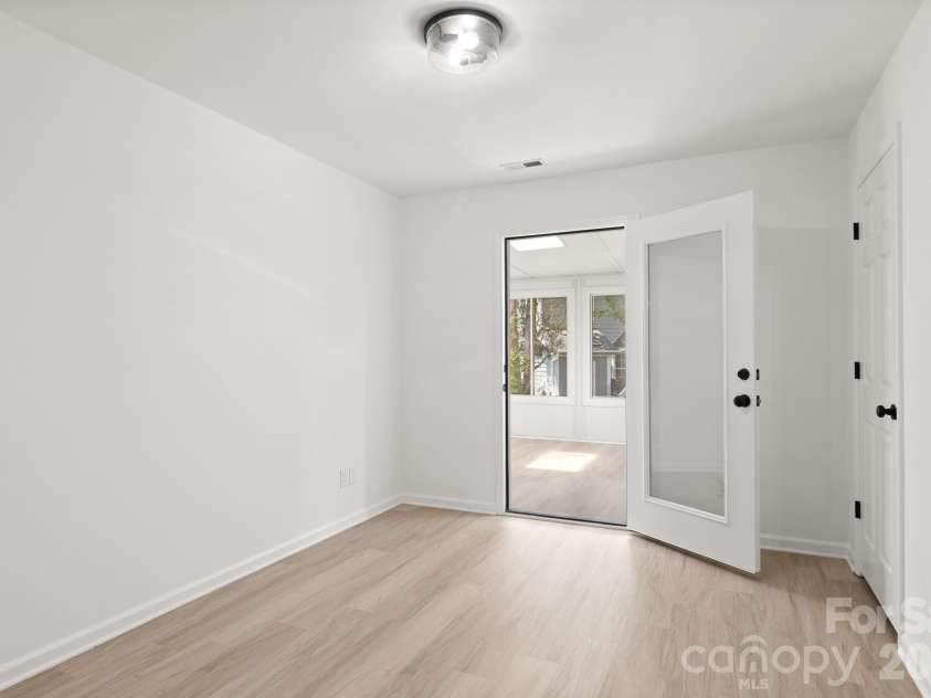 9713 Pernell Lane, Charlotte, NC 28213.  MLS# CAR4403885, YatesRealty ID 38387. 