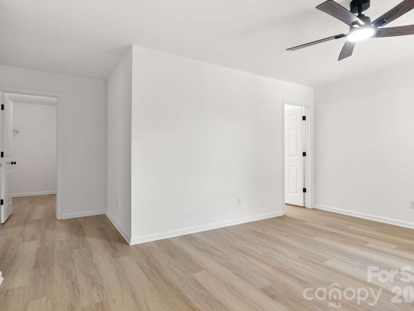 9713 Pernell Lane, Charlotte, NC 28213.  MLS# CAR4403885, YatesRealty ID 38387. 