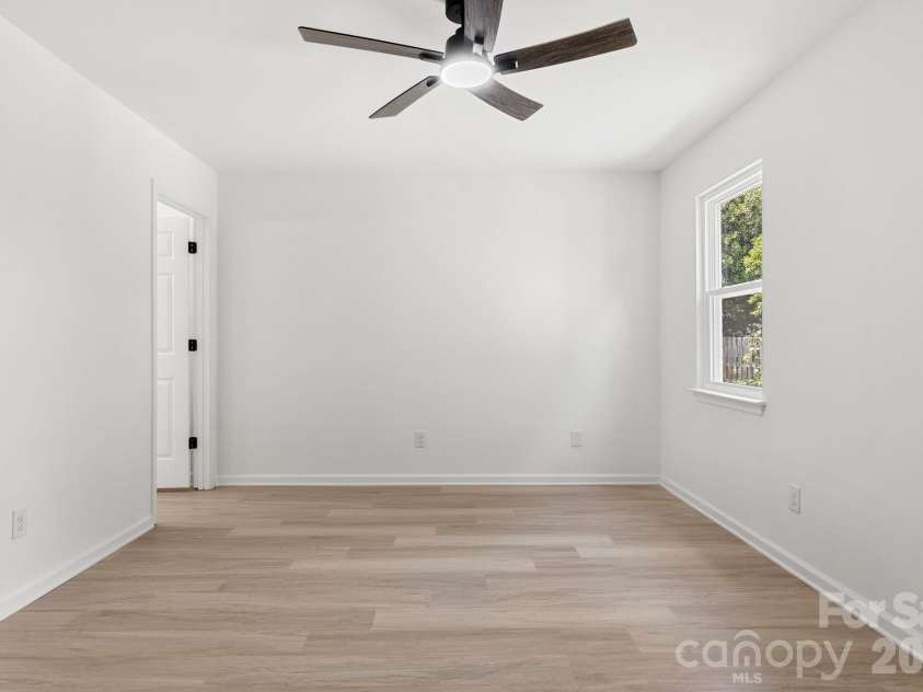 9713 Pernell Lane, Charlotte, NC 28213.  MLS# CAR4403885, YatesRealty ID 38387. 