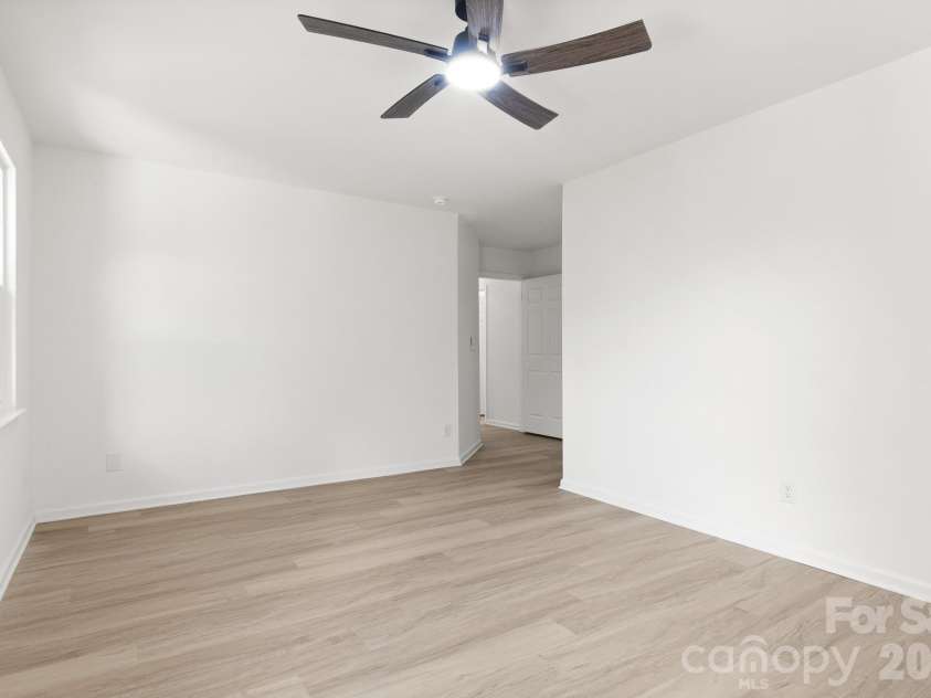 9713 Pernell Lane, Charlotte, NC 28213.  MLS# CAR4403885, YatesRealty ID 38387. 