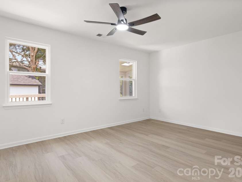 9713 Pernell Lane, Charlotte, NC 28213.  MLS# CAR4403885, YatesRealty ID 38387. 