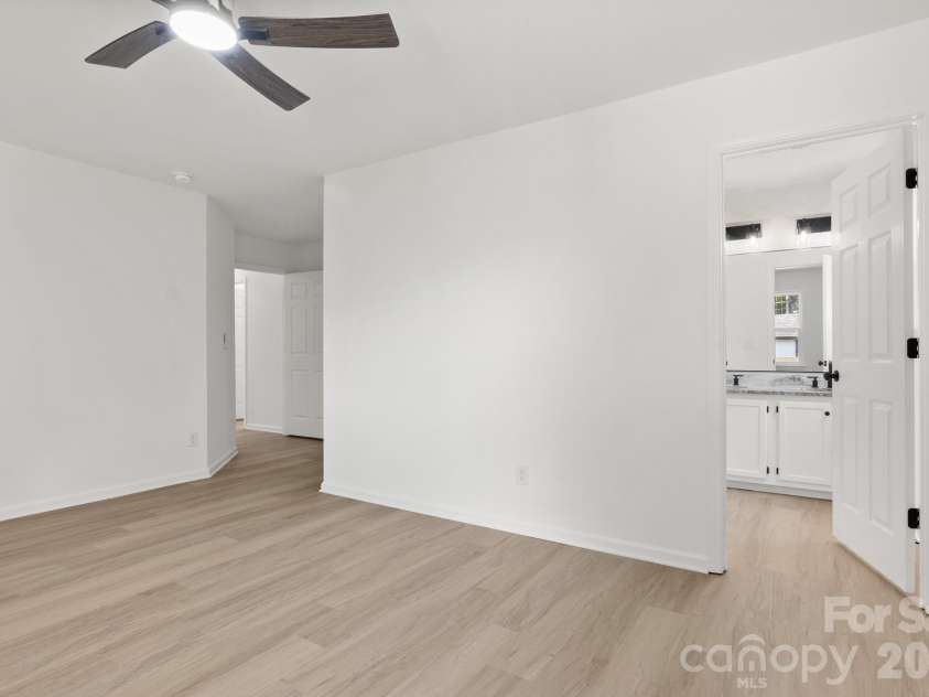 9713 Pernell Lane, Charlotte, NC 28213.  MLS# CAR4403885, YatesRealty ID 38387. 