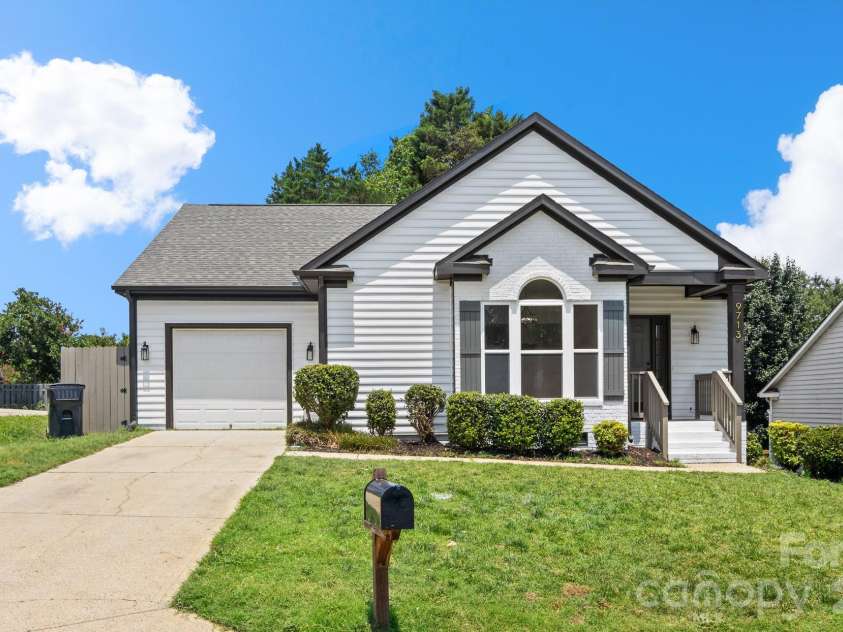 9713 Pernell Lane, Charlotte, NC 28213.  MLS# CAR4403885, YatesRealty ID 38387. 