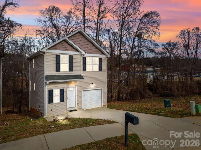 115 Lookout Point Place, Mooresville, NC 28115.  MLS# CAR4407459, YatesRealty ID 3839. 