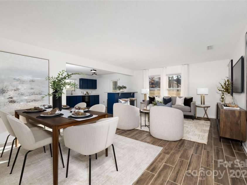 7010 Sycamore Grove Court, Charlotte, NC 28227.  MLS# CAR4213583, YatesRealty ID 3839. Dining area