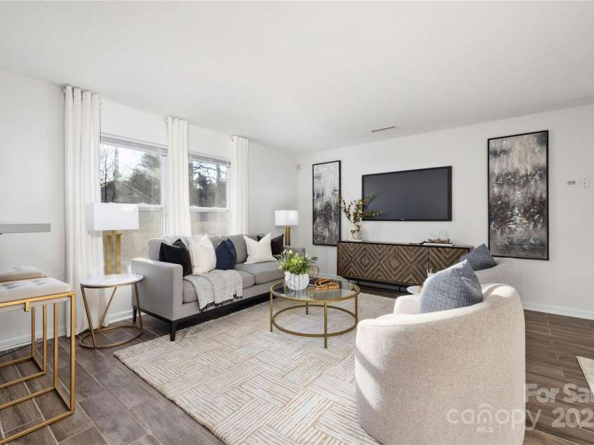 7010 Sycamore Grove Court, Charlotte, NC 28227.  MLS# CAR4213583, YatesRealty ID 3839. Livingroom