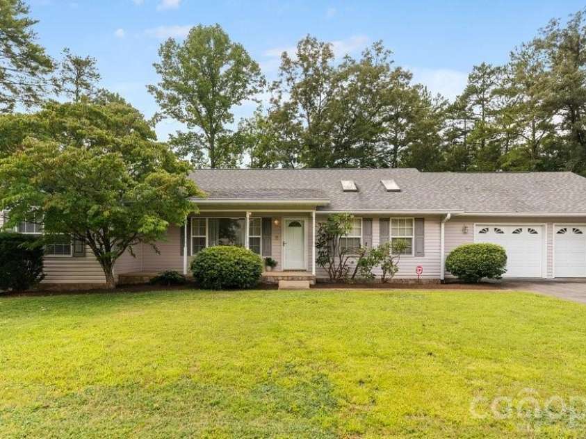 27 Red Maple Drive, Weaverville, NC 28787.  MLS# CAR4389807, YatesRealty ID 38392. 27 Red Maple Dr