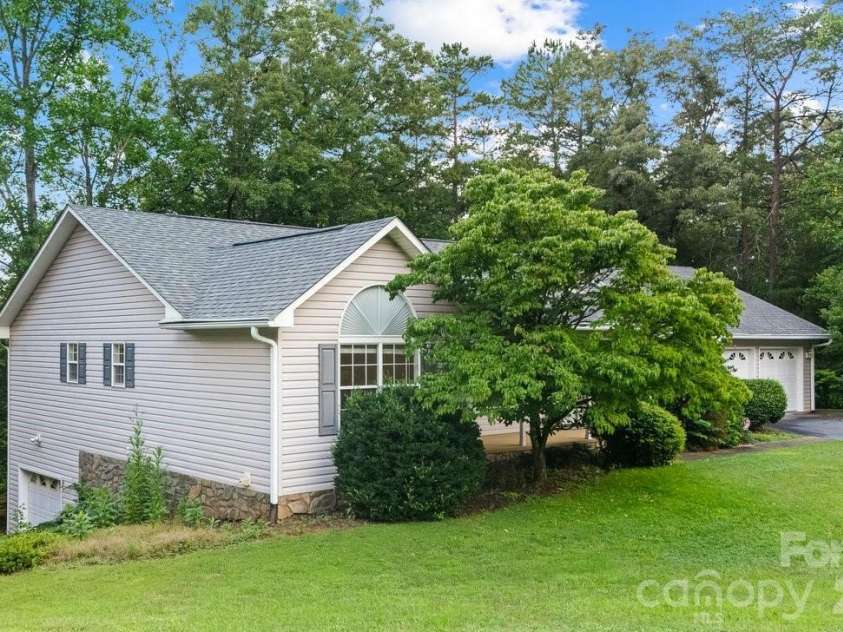 27 Red Maple Drive, Weaverville, NC 28787.  MLS# CAR4389807, YatesRealty ID 38392. 