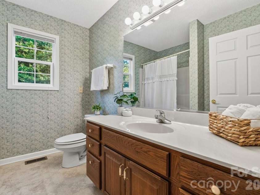 27 Red Maple Drive, Weaverville, NC 28787.  MLS# CAR4389807, YatesRealty ID 38392. En-Suite full bath