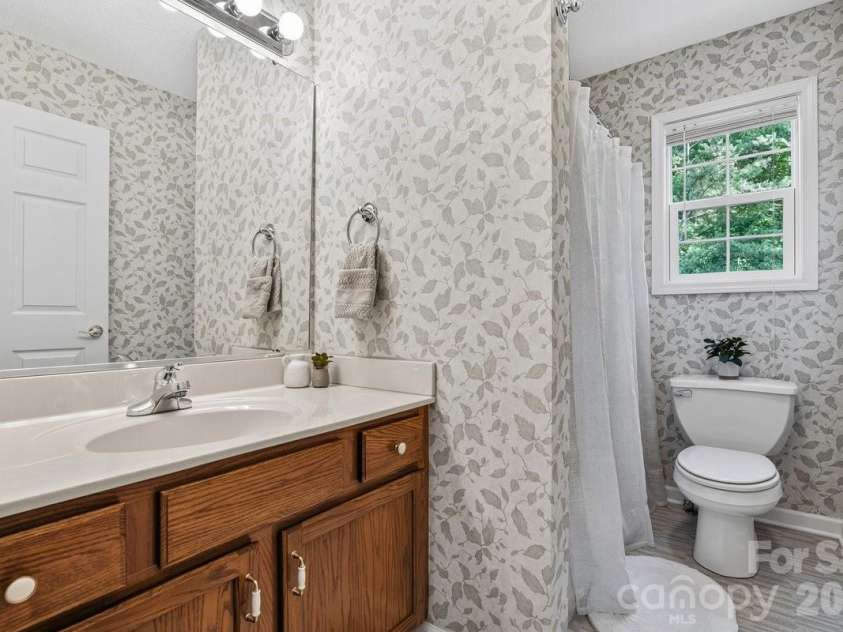 27 Red Maple Drive, Weaverville, NC 28787.  MLS# CAR4389807, YatesRealty ID 38392. Full bath #3