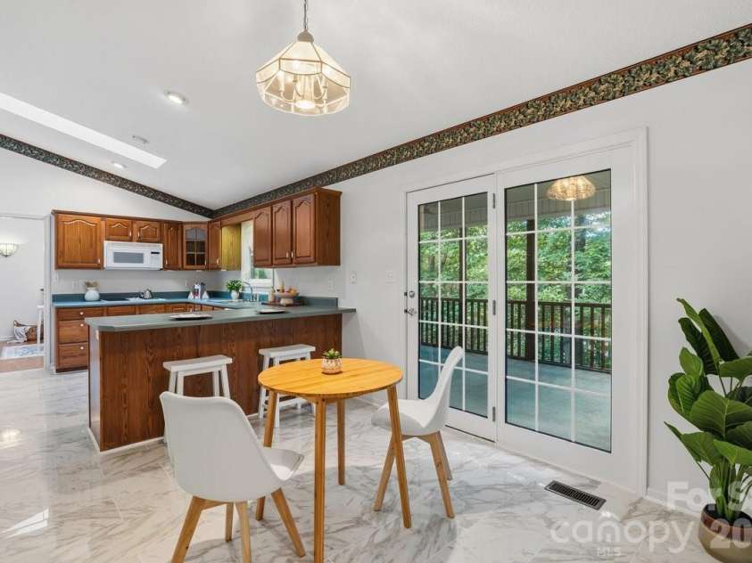 27 Red Maple Drive, Weaverville, NC 28787.  MLS# CAR4389807, YatesRealty ID 38392. In kitchen dining area
