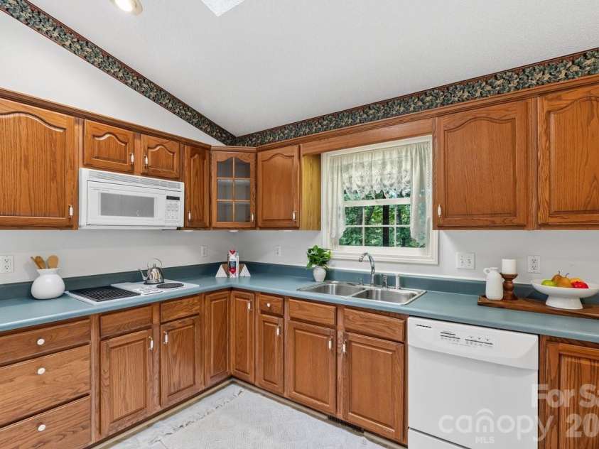 27 Red Maple Drive, Weaverville, NC 28787.  MLS# CAR4389807, YatesRealty ID 38392. Kitchen
