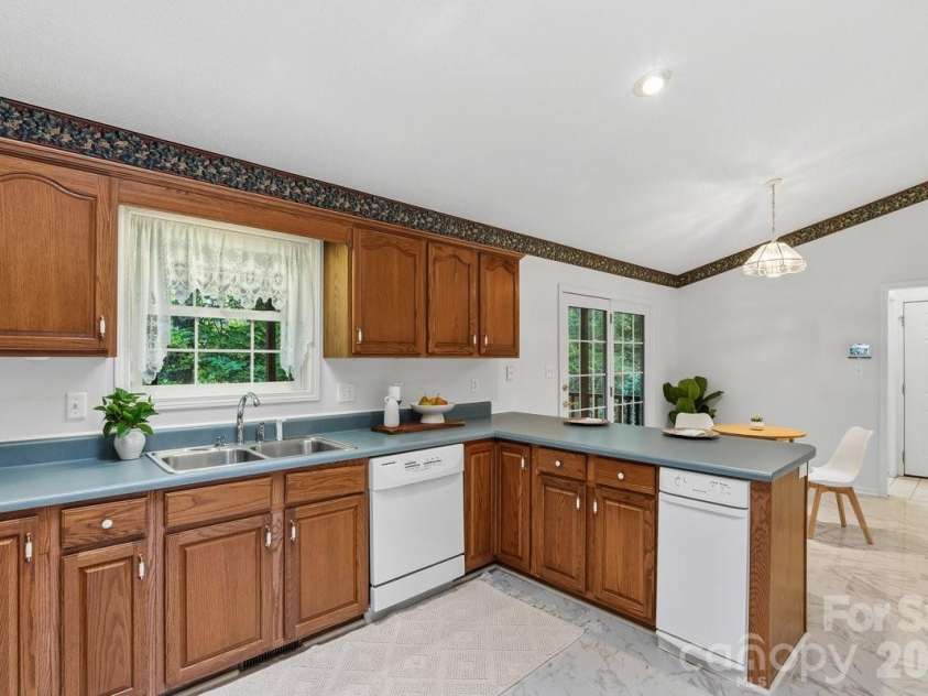 27 Red Maple Drive, Weaverville, NC 28787.  MLS# CAR4389807, YatesRealty ID 38392. Kitchen