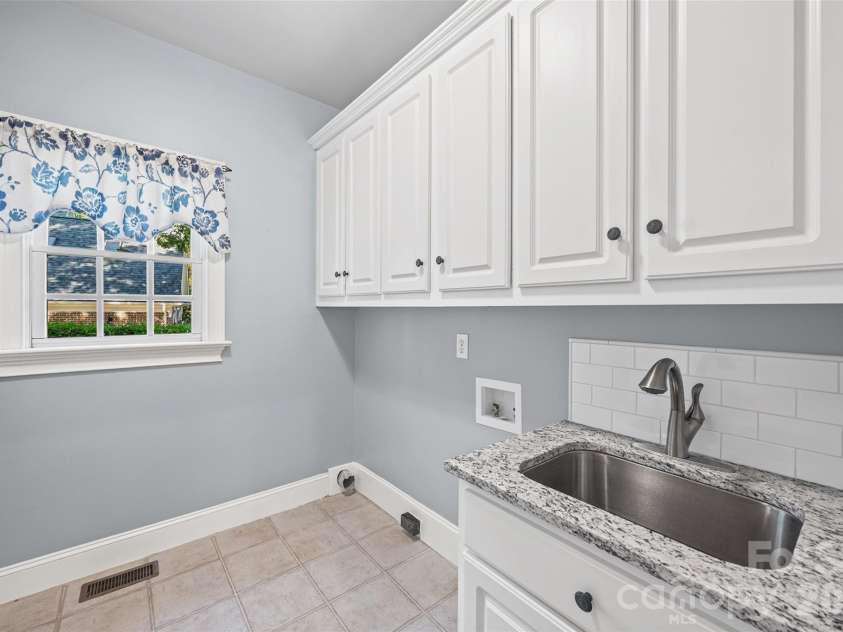 9331 Whispering Wind Drive, Charlotte, NC 28277.  MLS# CAR4404731, YatesRealty ID 38393. 