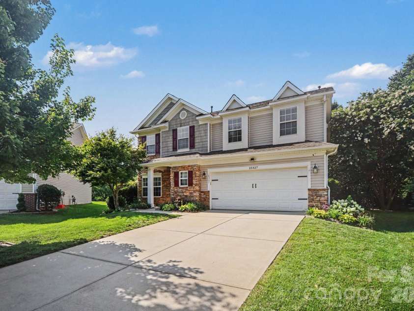 10327 Barrands Lane, Charlotte, NC 28278.  MLS# CAR4399347, YatesRealty ID 38394. 