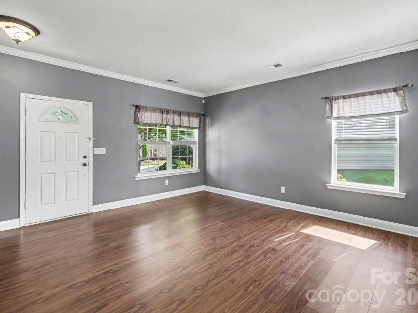10327 Barrands Lane, Charlotte, NC 28278.  MLS# CAR4399347, YatesRealty ID 38394. 