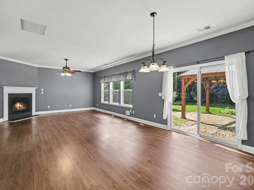 10327 Barrands Lane, Charlotte, NC 28278.  MLS# CAR4399347, YatesRealty ID 38394. 