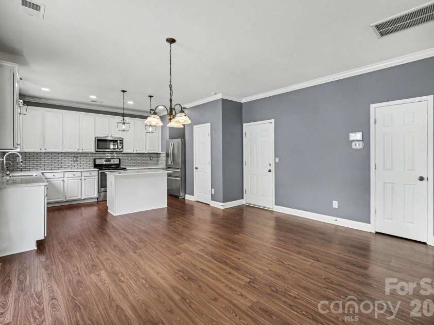 10327 Barrands Lane, Charlotte, NC 28278.  MLS# CAR4399347, YatesRealty ID 38394. 