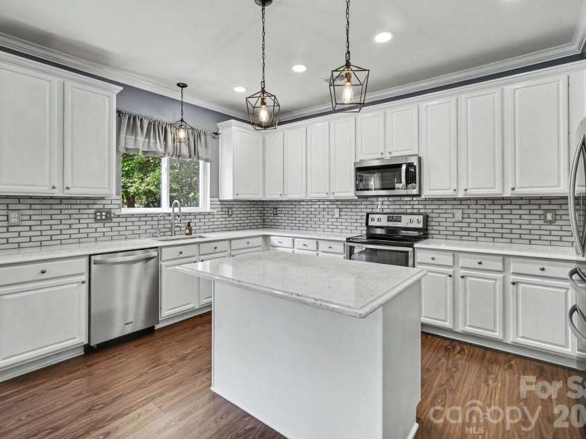 10327 Barrands Lane, Charlotte, NC 28278.  MLS# CAR4399347, YatesRealty ID 38394. 