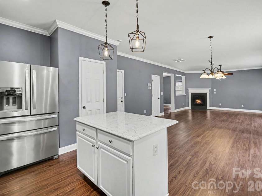 10327 Barrands Lane, Charlotte, NC 28278.  MLS# CAR4399347, YatesRealty ID 38394. 
