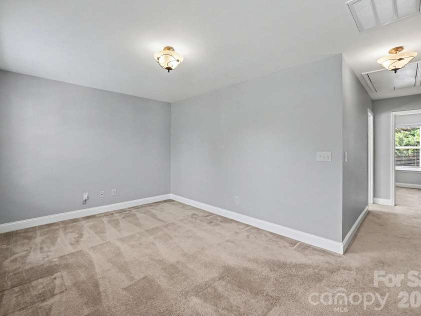10327 Barrands Lane, Charlotte, NC 28278.  MLS# CAR4399347, YatesRealty ID 38394. 