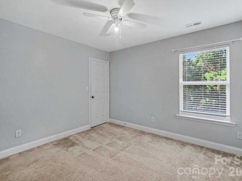 10327 Barrands Lane, Charlotte, NC 28278.  MLS# CAR4399347, YatesRealty ID 38394. 