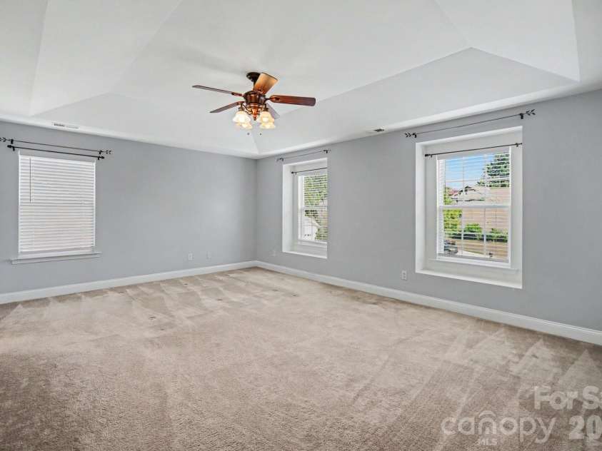 10327 Barrands Lane, Charlotte, NC 28278.  MLS# CAR4399347, YatesRealty ID 38394. 