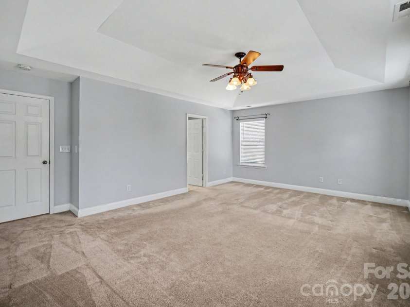 10327 Barrands Lane, Charlotte, NC 28278.  MLS# CAR4399347, YatesRealty ID 38394. 