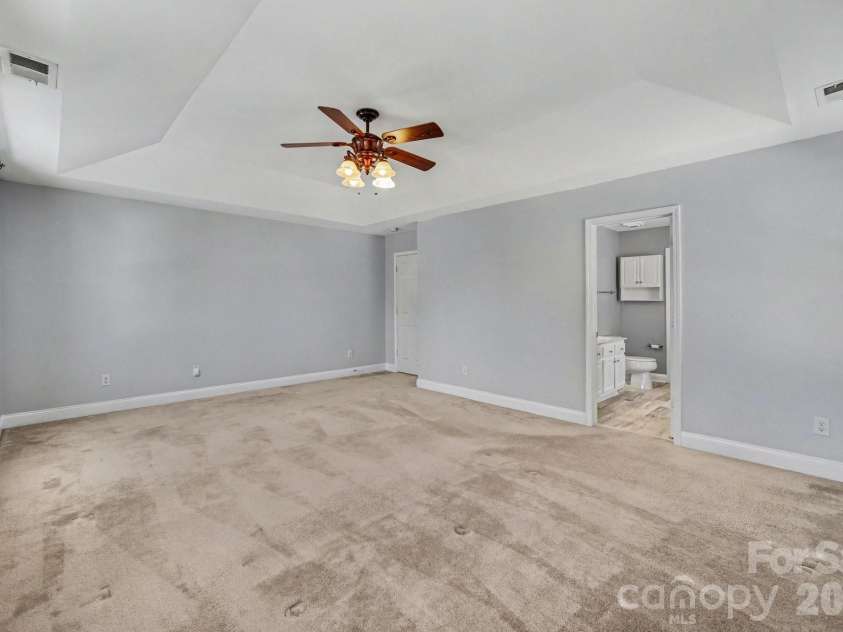 10327 Barrands Lane, Charlotte, NC 28278.  MLS# CAR4399347, YatesRealty ID 38394. 