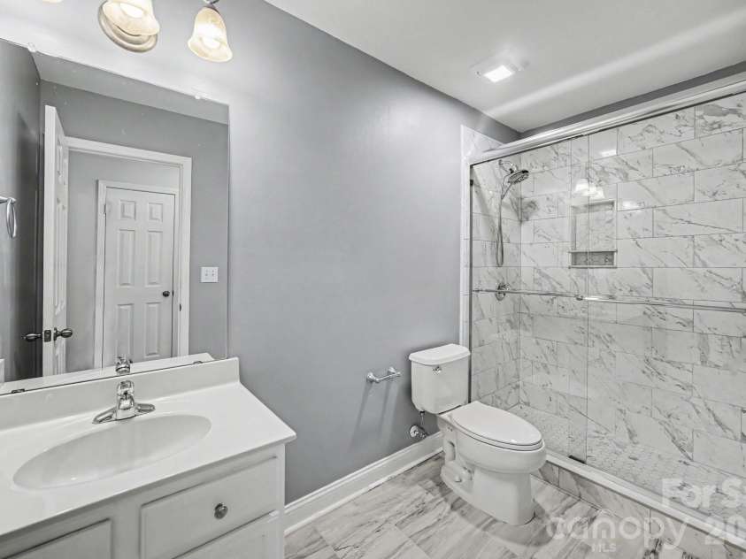 10327 Barrands Lane, Charlotte, NC 28278.  MLS# CAR4399347, YatesRealty ID 38394. 