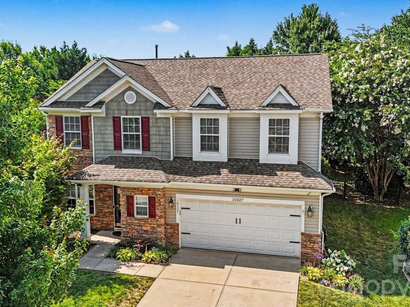 10327 Barrands Lane, Charlotte, NC 28278.  MLS# CAR4399347, YatesRealty ID 38394. 