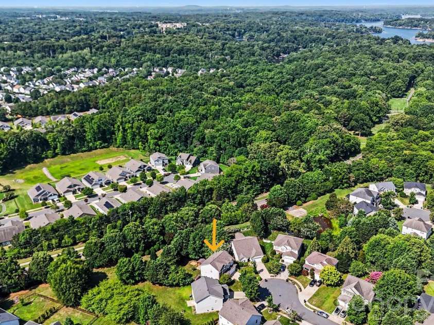 10327 Barrands Lane, Charlotte, NC 28278.  MLS# CAR4399347, YatesRealty ID 38394. 