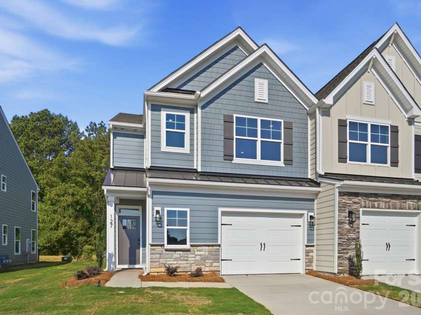 127 Viburnum Road, Waxhaw, NC 28173.  MLS# CAR4368132, YatesRealty ID 38395. Homesite 43 features a Southhampton B floorplan