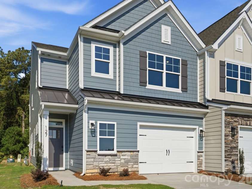 127 Viburnum Road, Waxhaw, NC 28173.  MLS# CAR4368132, YatesRealty ID 38395. Homesite 43 features a Southhampton B floorplan